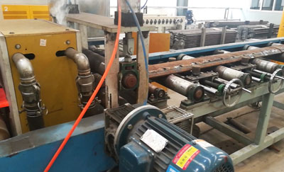 Bulldozer blade quenching tempering line